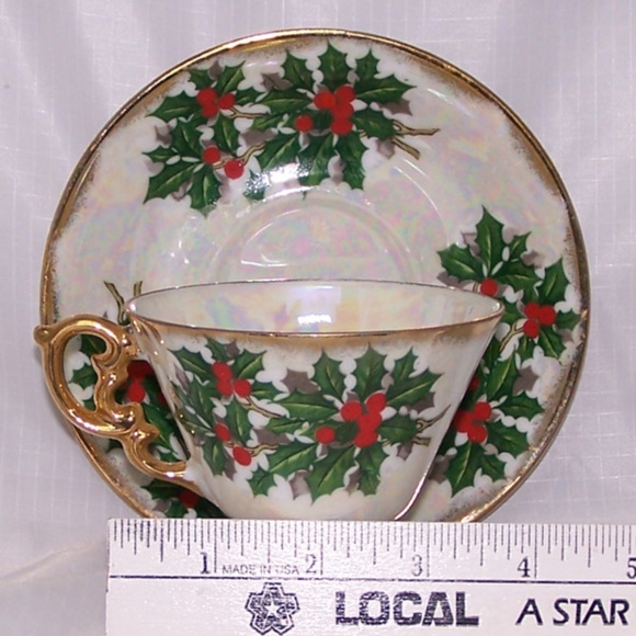 VTG - Ucagco Christmas "December Holly" Lusterware Tea Cup and Saucer - Picture 8 of 9